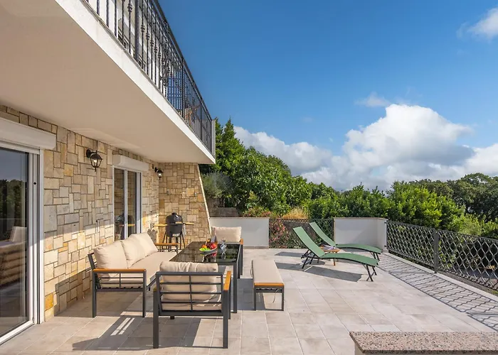 Hidden Pool House With Sea View - Happy Apartmán *
