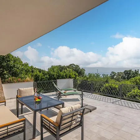 Hidden Pool House With Sea View - Happy 아파트 클레노비차